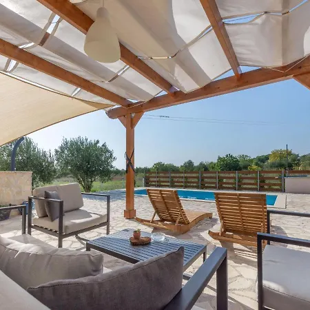 Boutique In Donje Polje With Pool