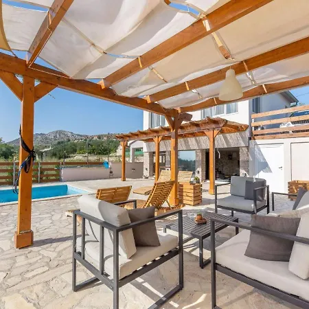 Holiday home Boutique In Donje Polje With Pool