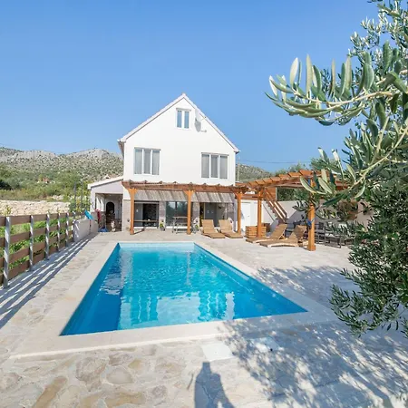 Feriehus In Donje Polje Near Seabeach Šibenik