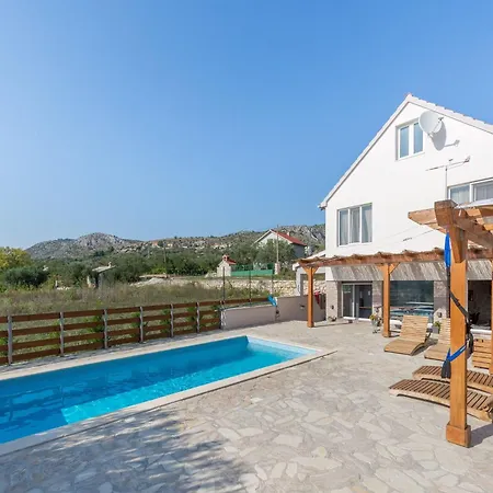 In Donje Polje Near Seabeach Feriehus Šibenik